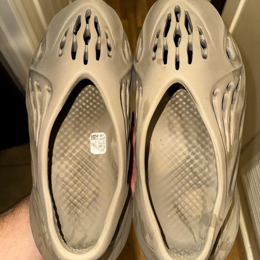 Adidas Yeezy Foam RNNR Stone Sage - Picture 4 of 8